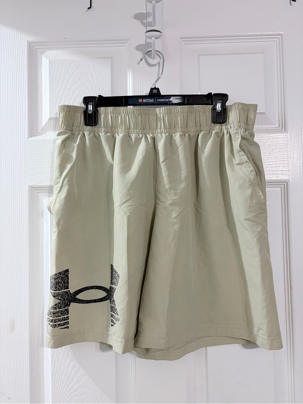Under Armour Tech Graphic Shorts Men’s L Khaki Beige Loose Fit Big Logo